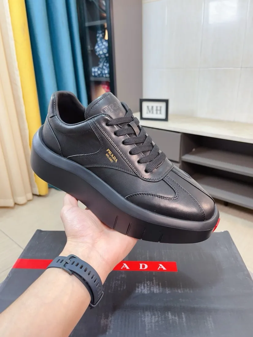 Men's shoes 💰620🌹🌹High-quality new Prada counters are launched simultaneously. The new men's shoes and 😘fabrics are selected from imported mesh and glue-spraying technology. Imported cowhide lining. 👍🏿High-end☄️Open-molded non-slip rubber outsole, exquisite lines, simple and elegant, comfortable and high-end for leisure travel. Code number: 38 to 44